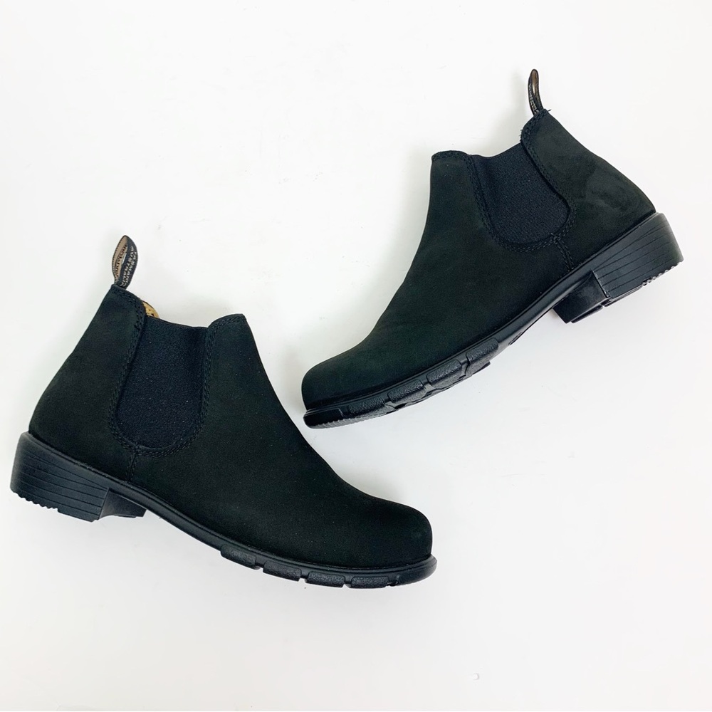 Blundstone BL1977 Ankle Chelsea Boot in Black Nubuck - Picture 2 of 9